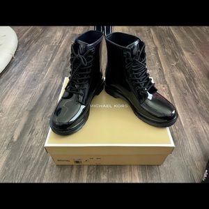Michael Kors Tavie Lug Sole Rain Booties SZ8
